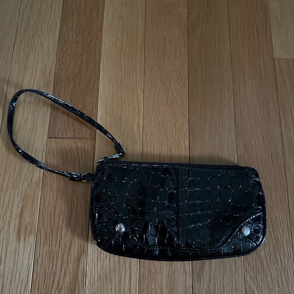 Black Patent Leather wristlet. Fits cellphone, cash, credit cards and lipstick. - Picture 4 of 5